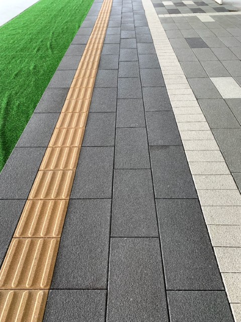 仿石材透水砖的制造工艺与市场应用