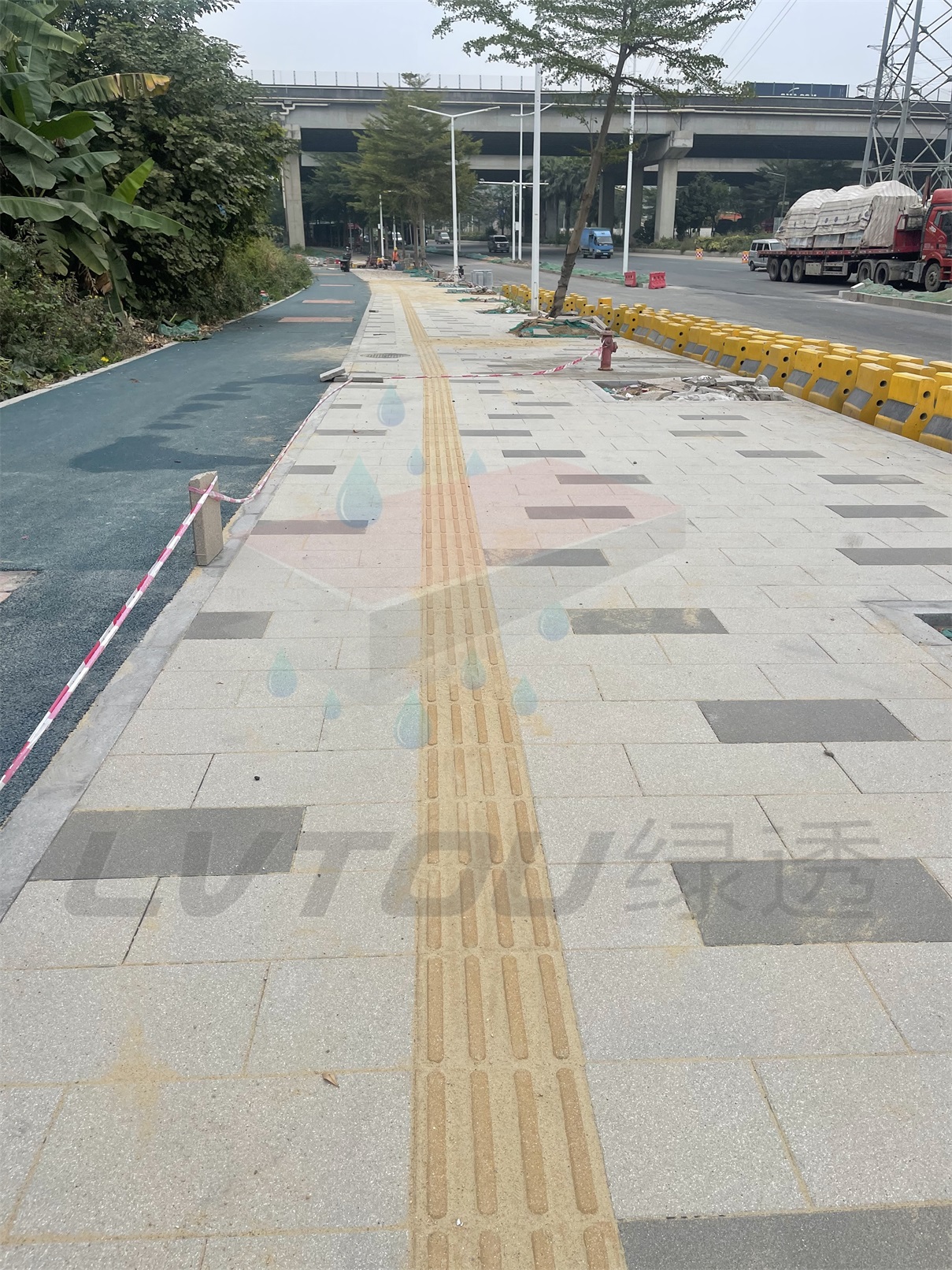 细面陶瓷透水砖:多功能地面产品的绿色革命