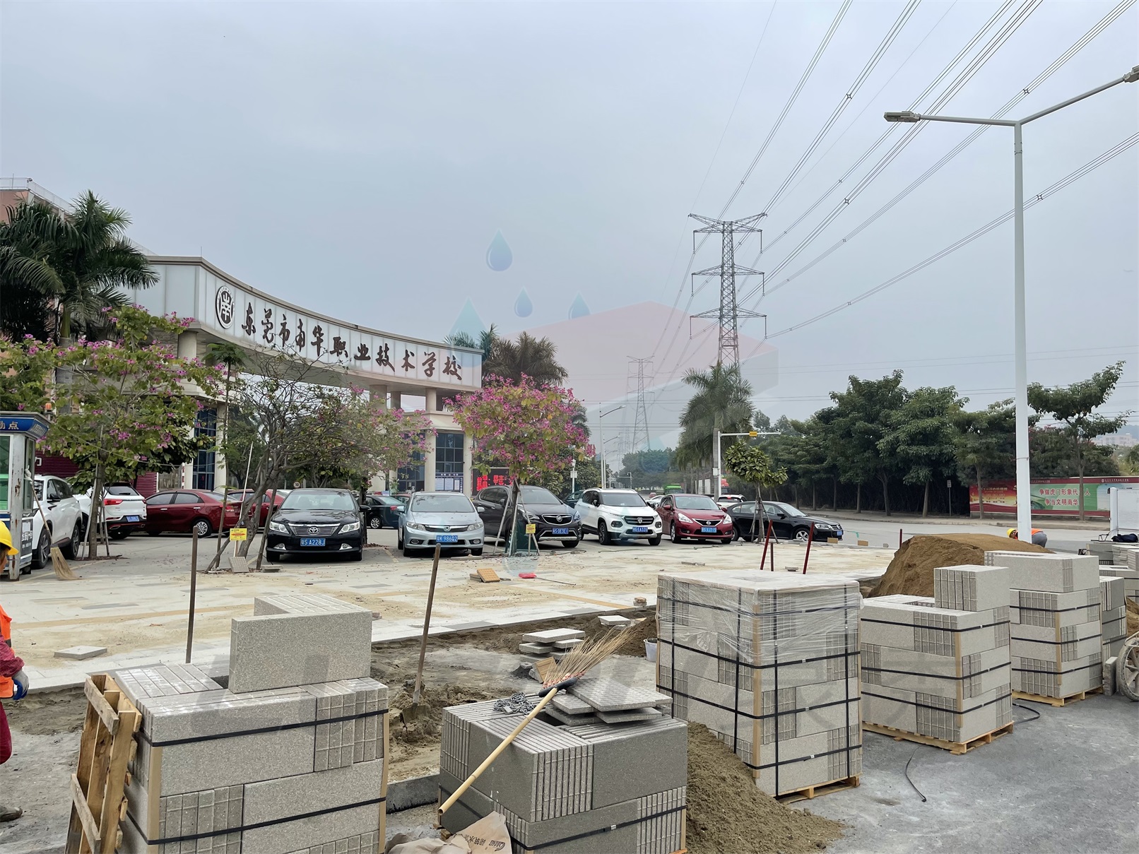 停车场陶瓷透水砖助力可持续城市建设
