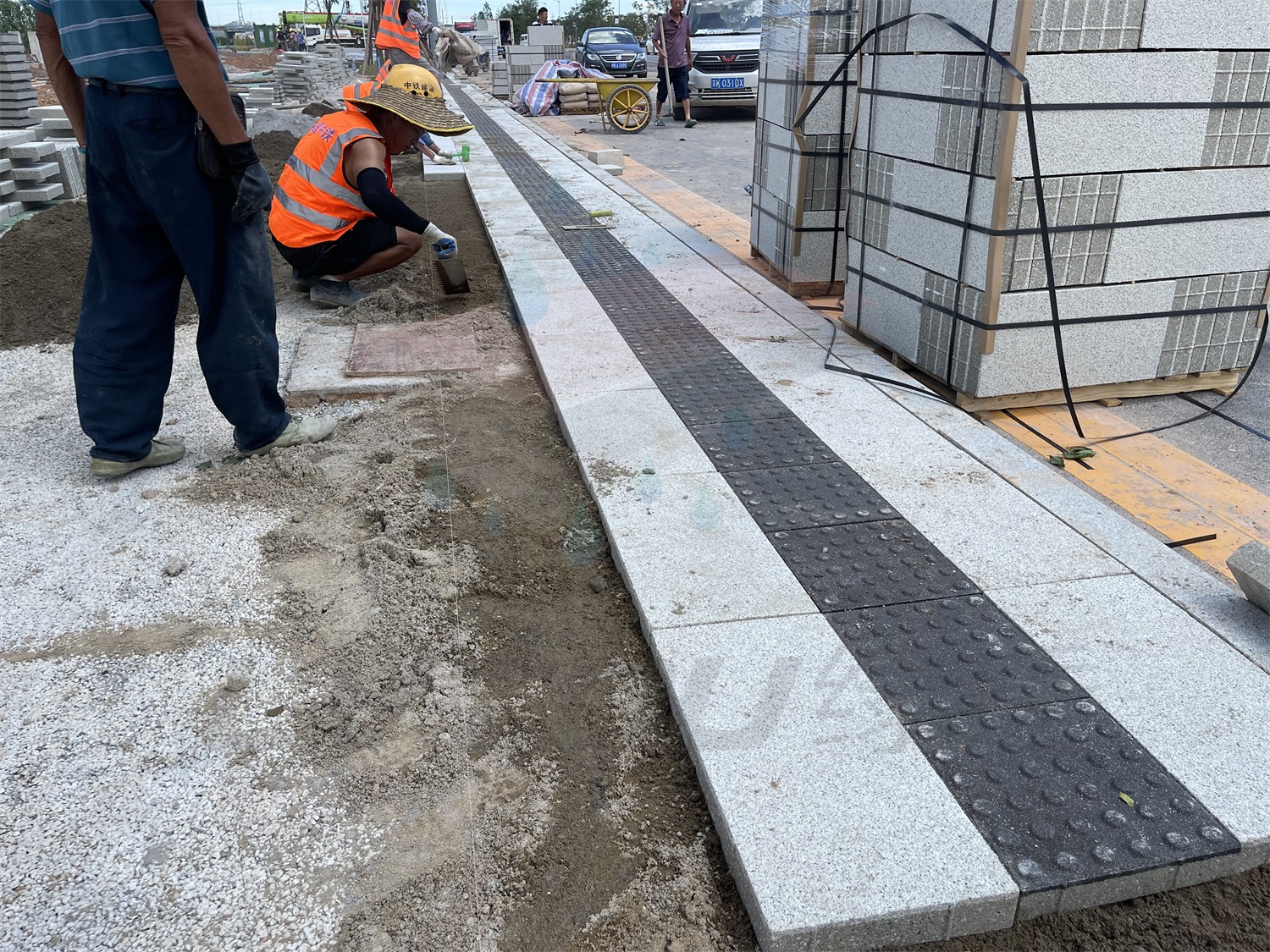 陶瓷透水砖公司助力绿色城市生活